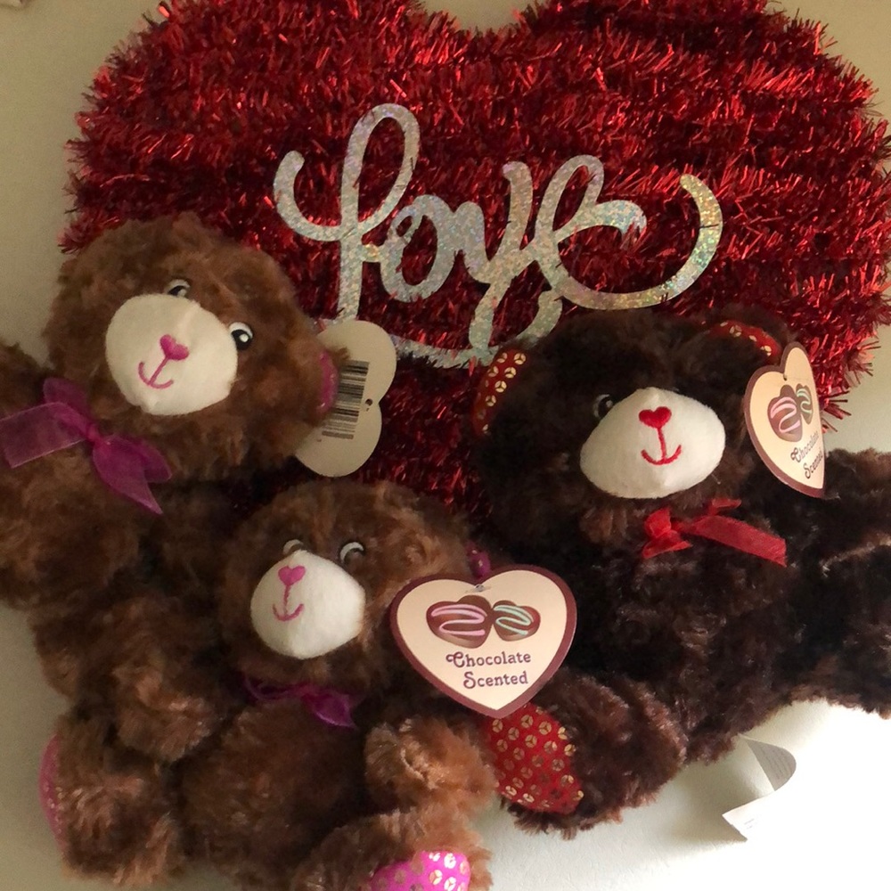 Teddy bears set including a heart everything brand new with the tag